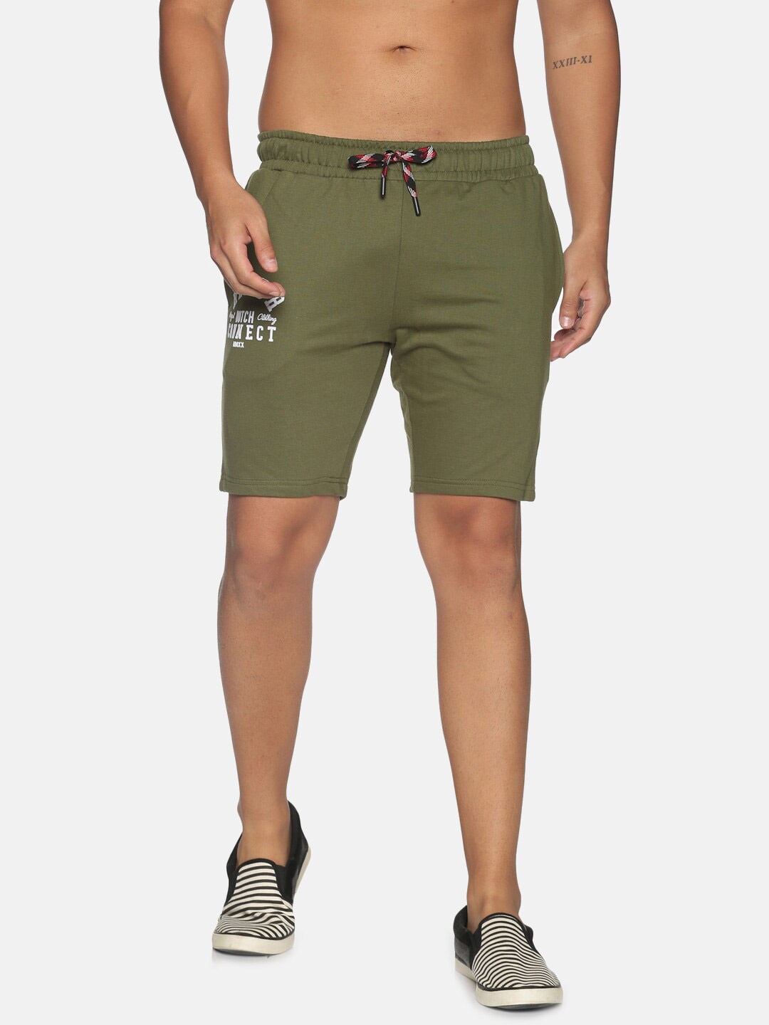 

THE HOLLANDER Men Mid-Rise Cotton Shorts, Olive