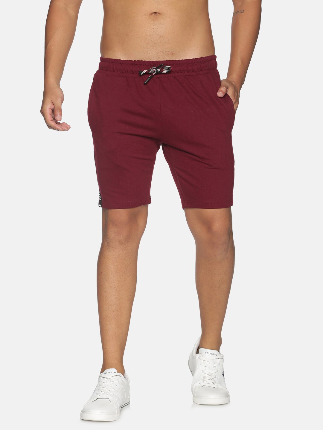 

THE HOLLANDER Men Mid-Rise Cotton Shorts, Maroon