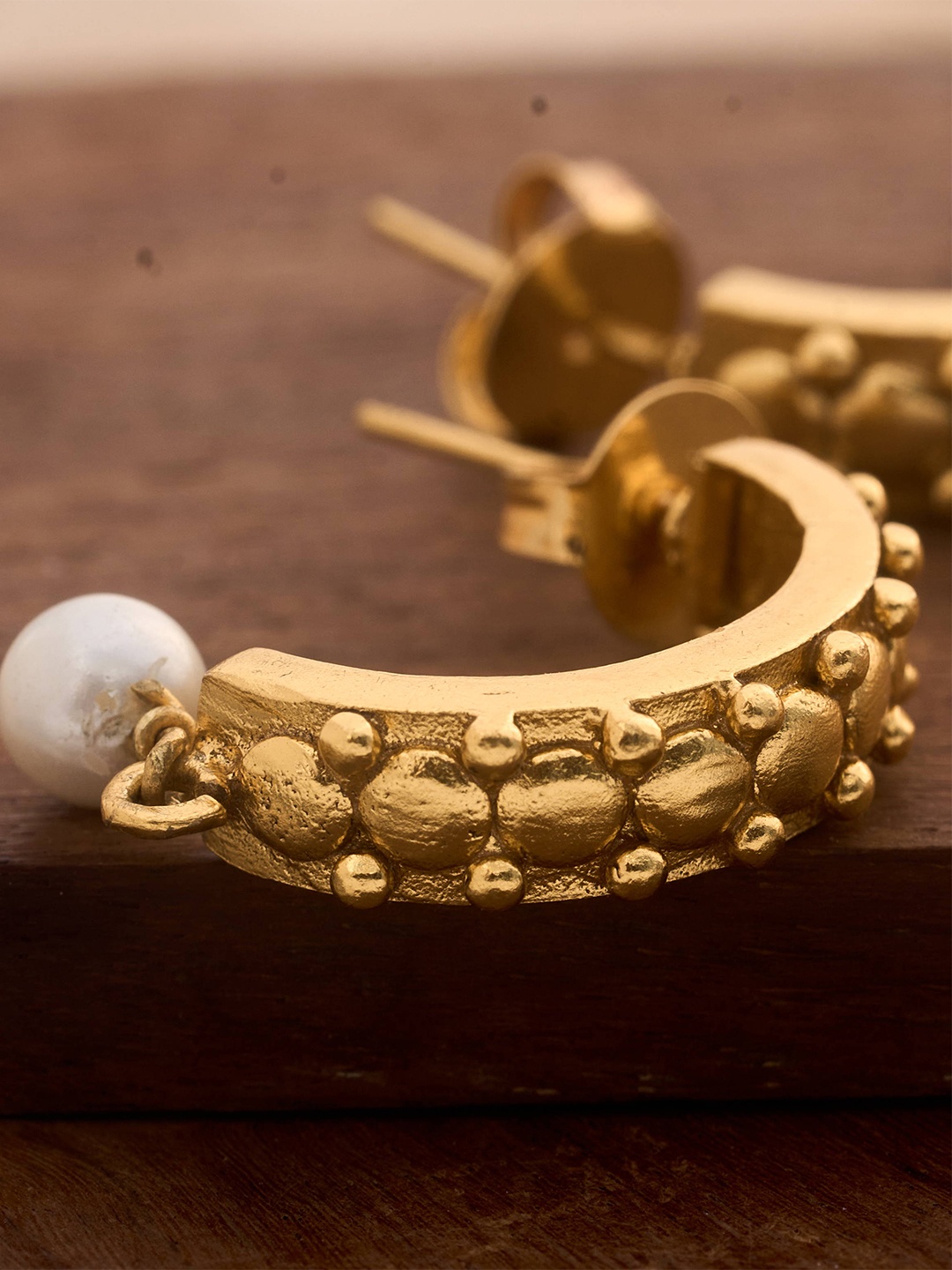 

trueBrowns 22K Gold-Plated Pearl Beaded Contemporary Ear Cuff Earrings