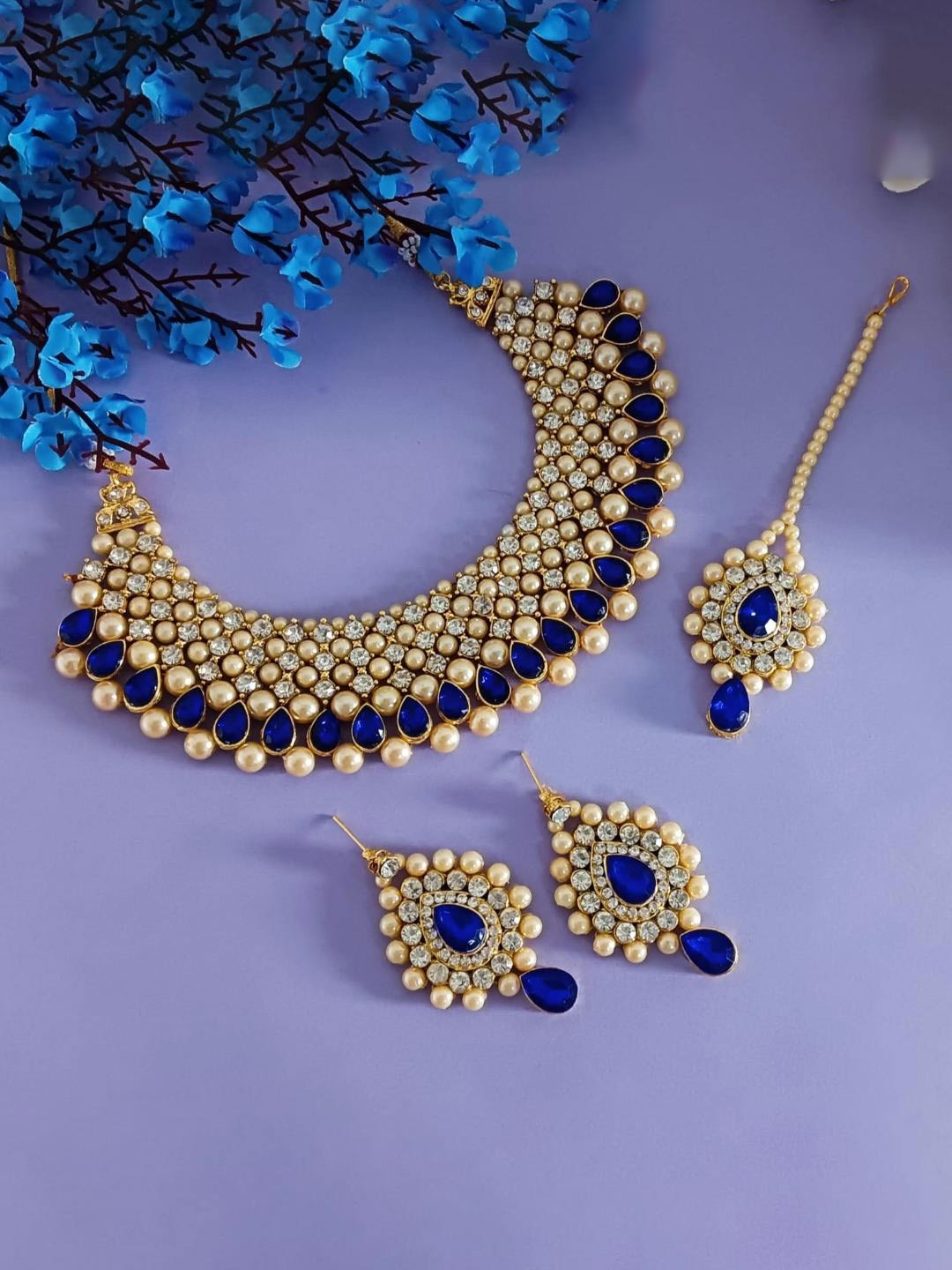 

Efulgenz Gold Plated Jewellery Set