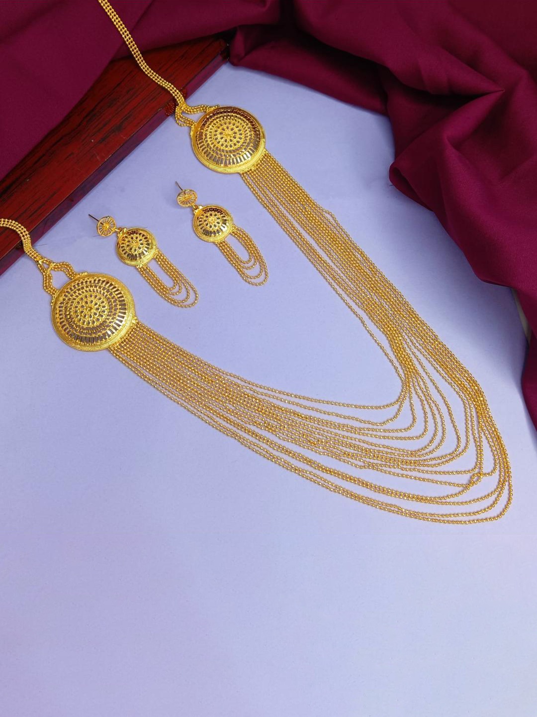 

Efulgenz Gold Plated Jewellery Set