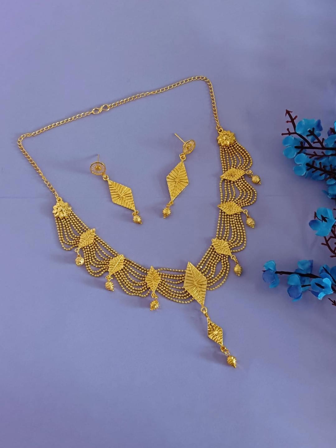 

Efulgenz Gold Plated Jewellery Set
