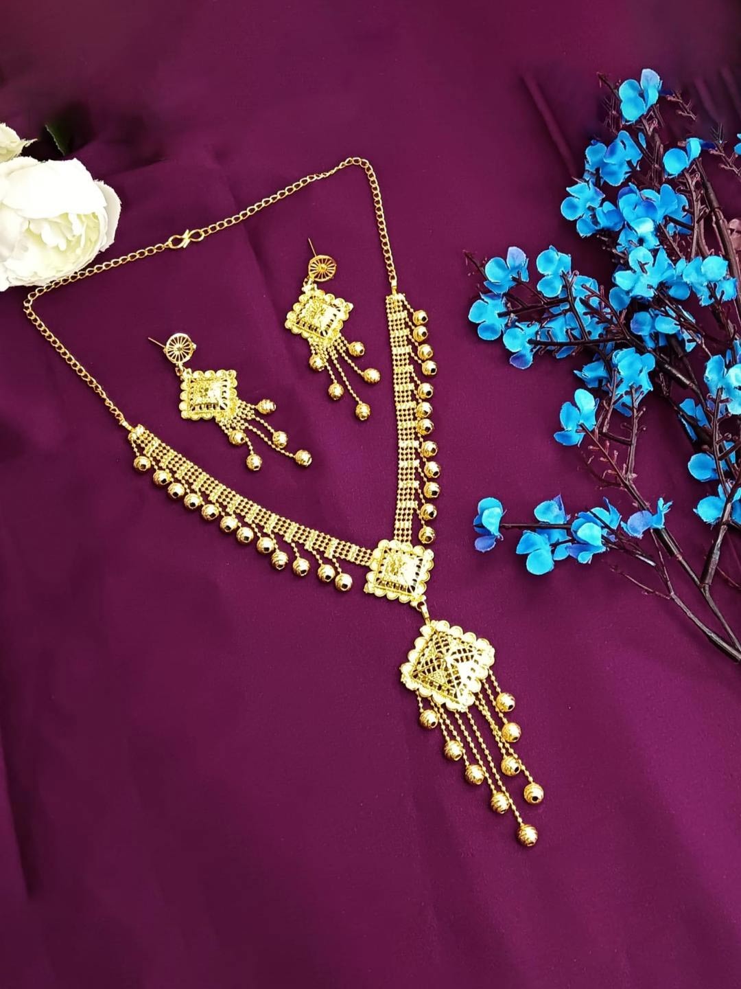 

Efulgenz Gold Plated Jewellery Set