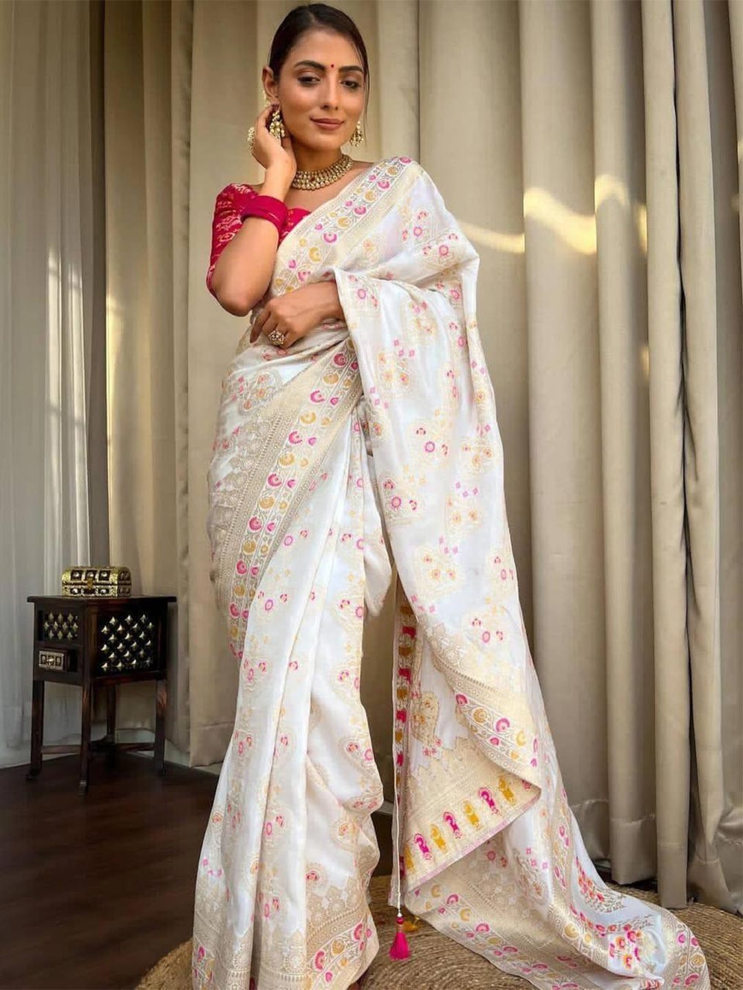 

FABIAN FASHION Floral Woven Design Zari Silk Cotton Banarasi Saree, White