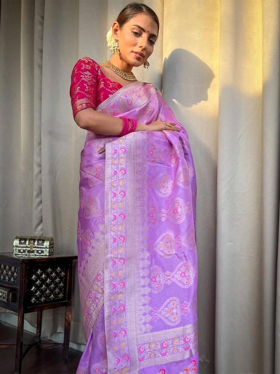 

FABIAN FASHION Ethnic Motifs Woven Design Zari Silk Cotton Banarasi Saree, Purple