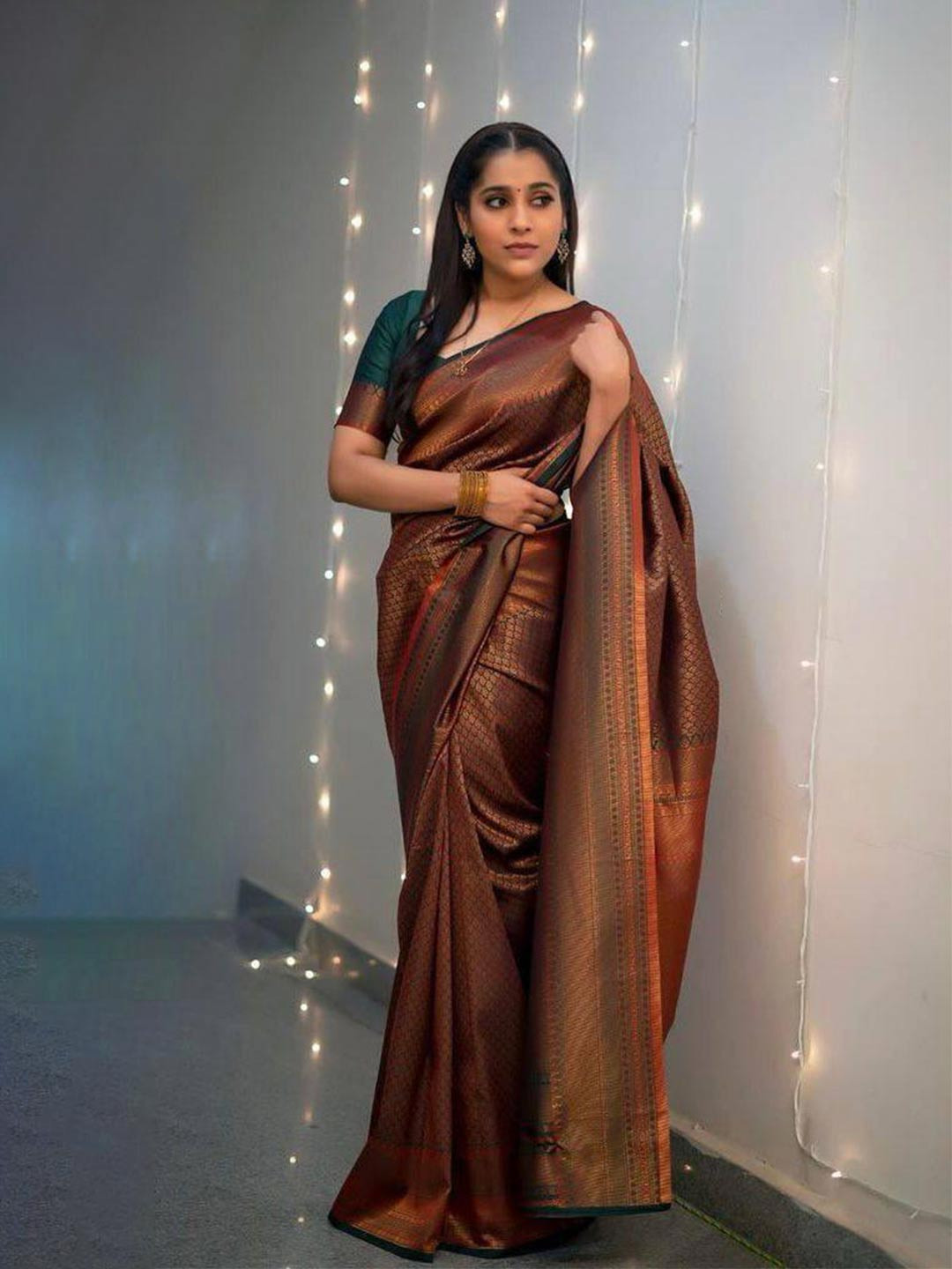 

FABIAN FASHION Ethnic Woven Design Zari Silk Cotton Kanjeevaram Saree, Green