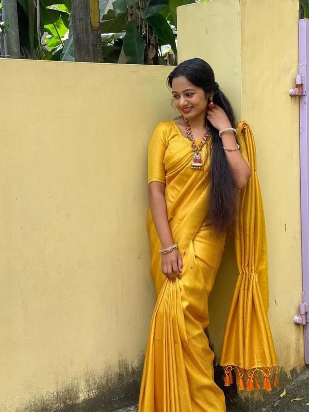 

FABIAN FASHION Woven Design Zari Silk Cotton Kanjeevaram Saree, Yellow