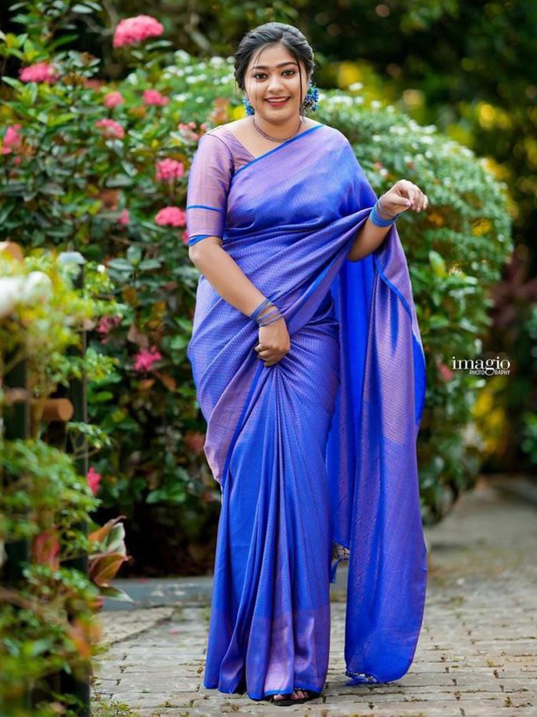 

FABIAN FASHION Blue & GoldToned Ethnic Woven Design Zari Silk Cotton Kanjeevaram Saree