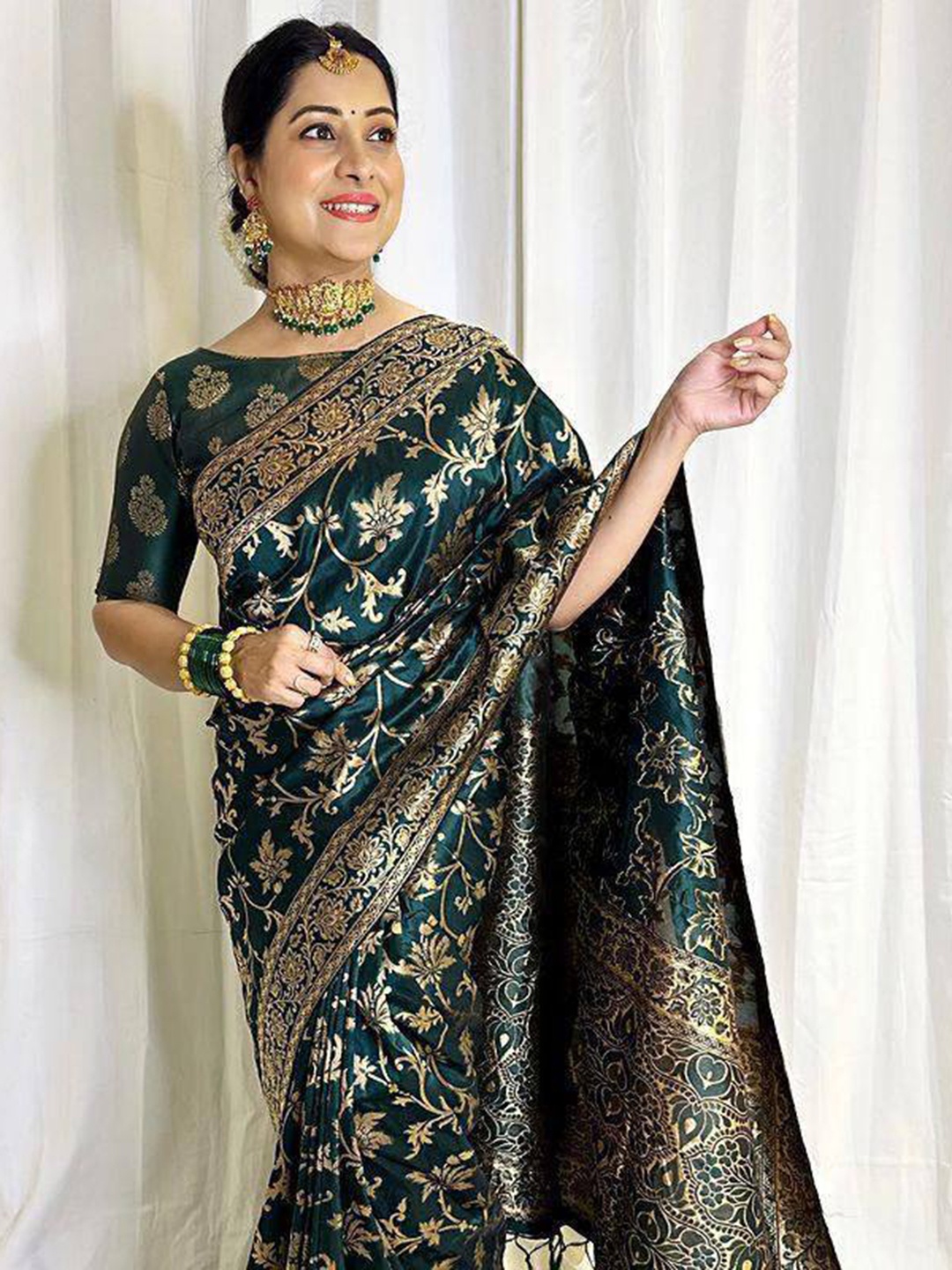 

FABIAN FASHION Floral Woven Design Silk Cotton Banarasi Zari Saree, Green
