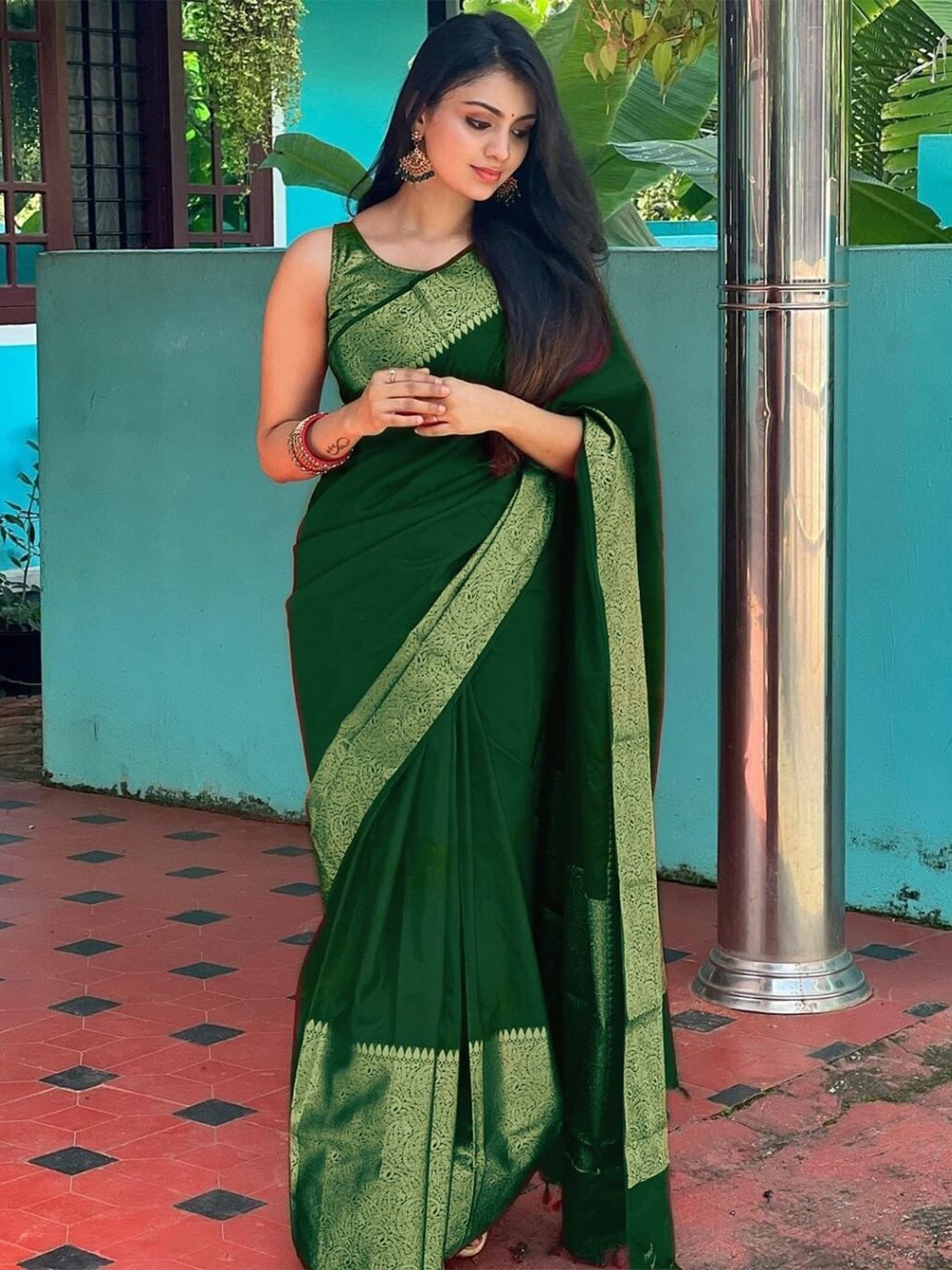 

LIMDO Geometric Woven Design Pure Silk Zari Banarasi Saree, Green