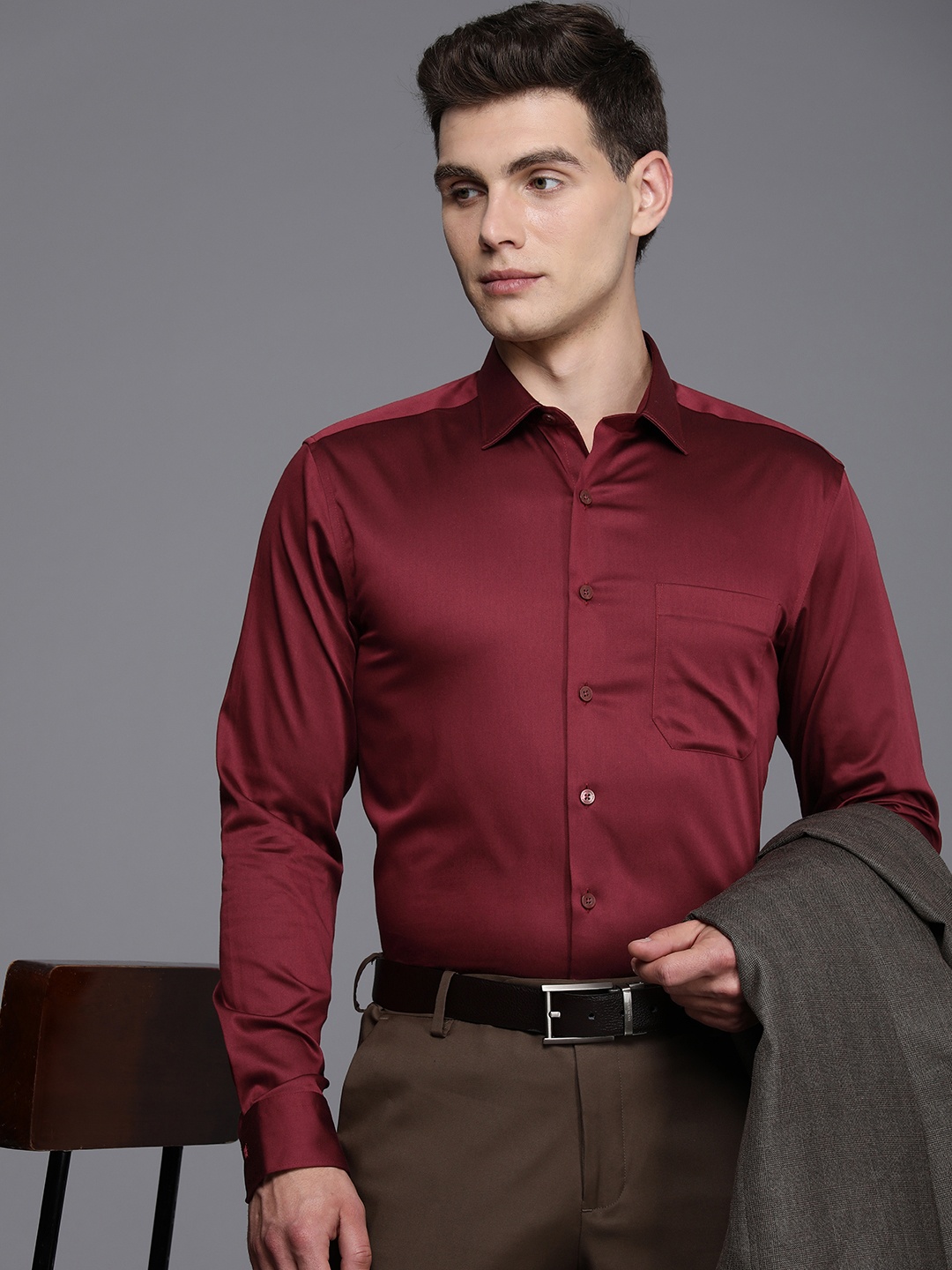

Louis Philippe Solid Slim Fit Formal Shirt, Maroon