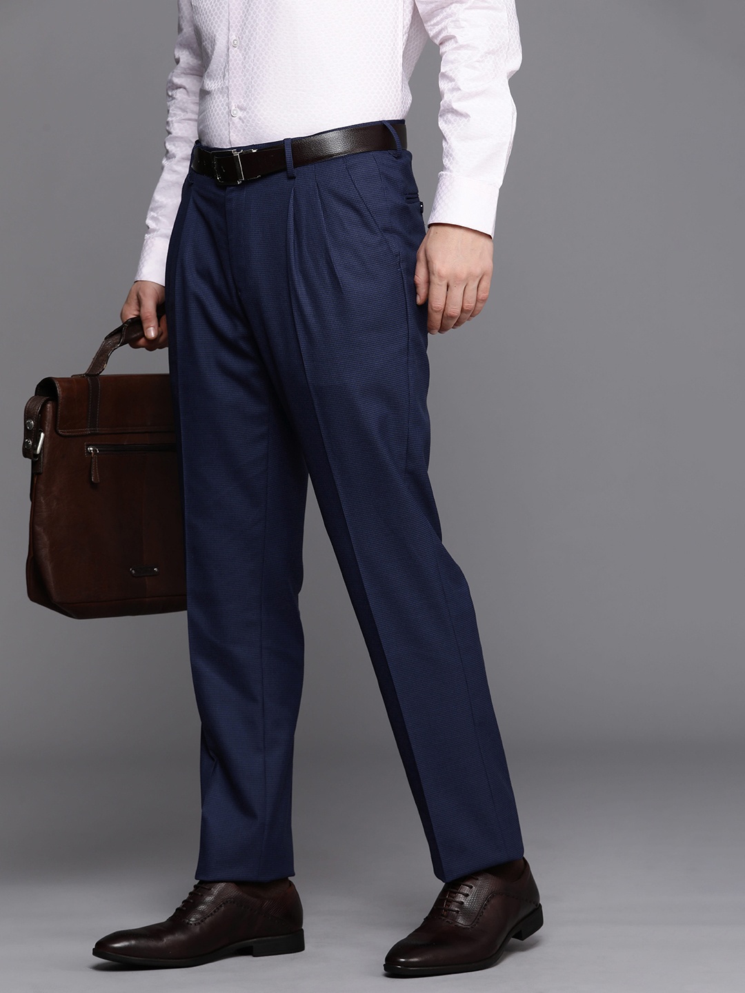 

Louis Philippe Men Checked Pleated Formal Trousers, Navy blue