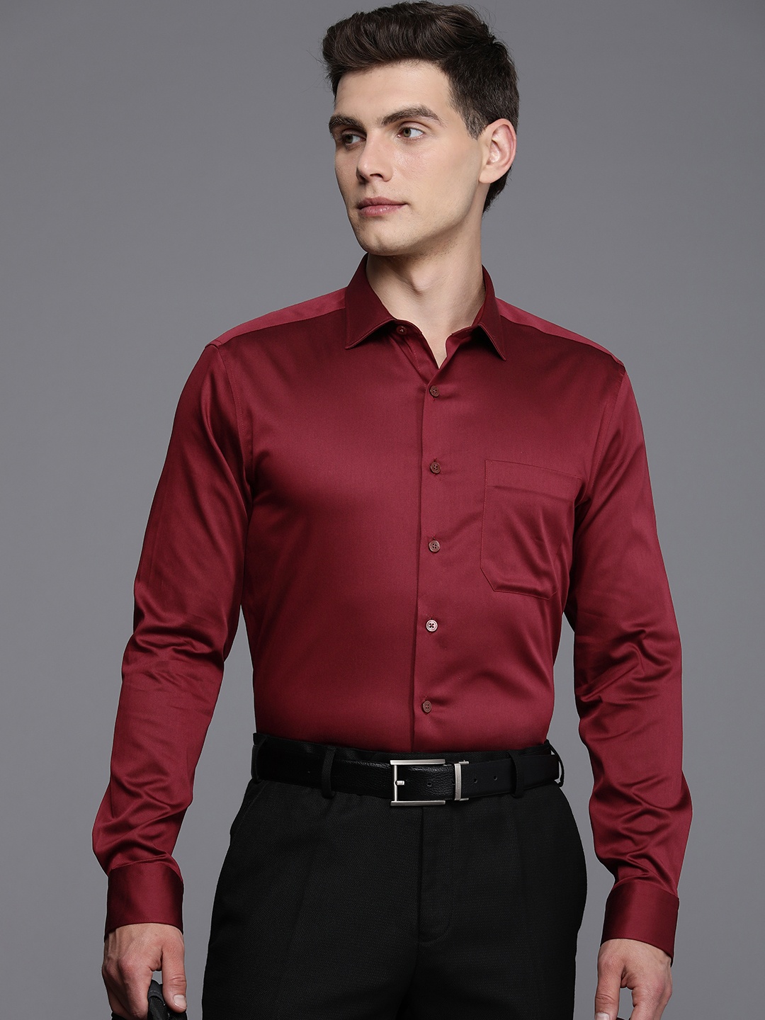 

Louis Philippe Solid Slim Fit Formal Shirt, Maroon