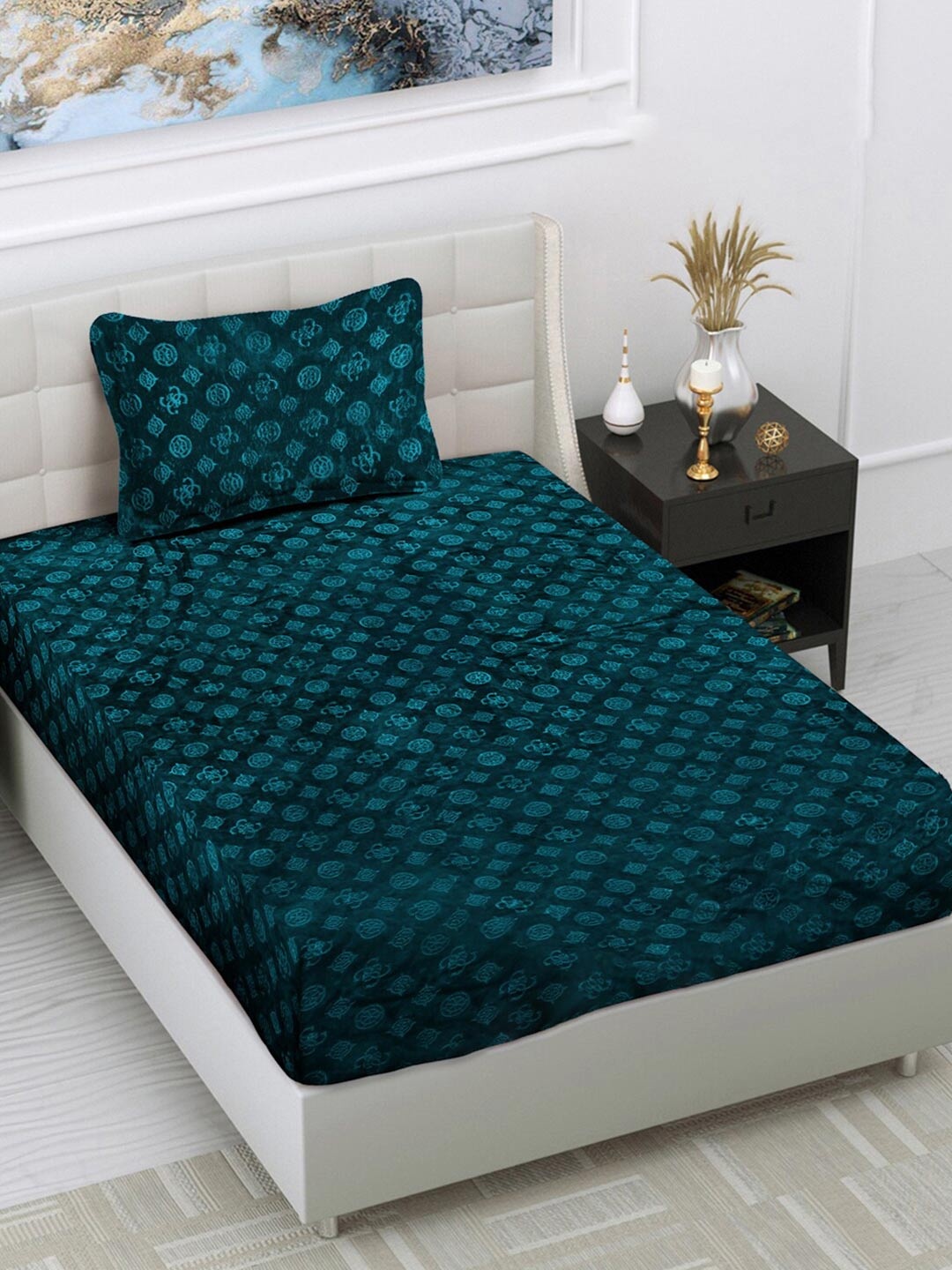 

FABINALIV Teal Geometric 300 TC Woollen Embossed Single Bedsheet & Pillow Cover