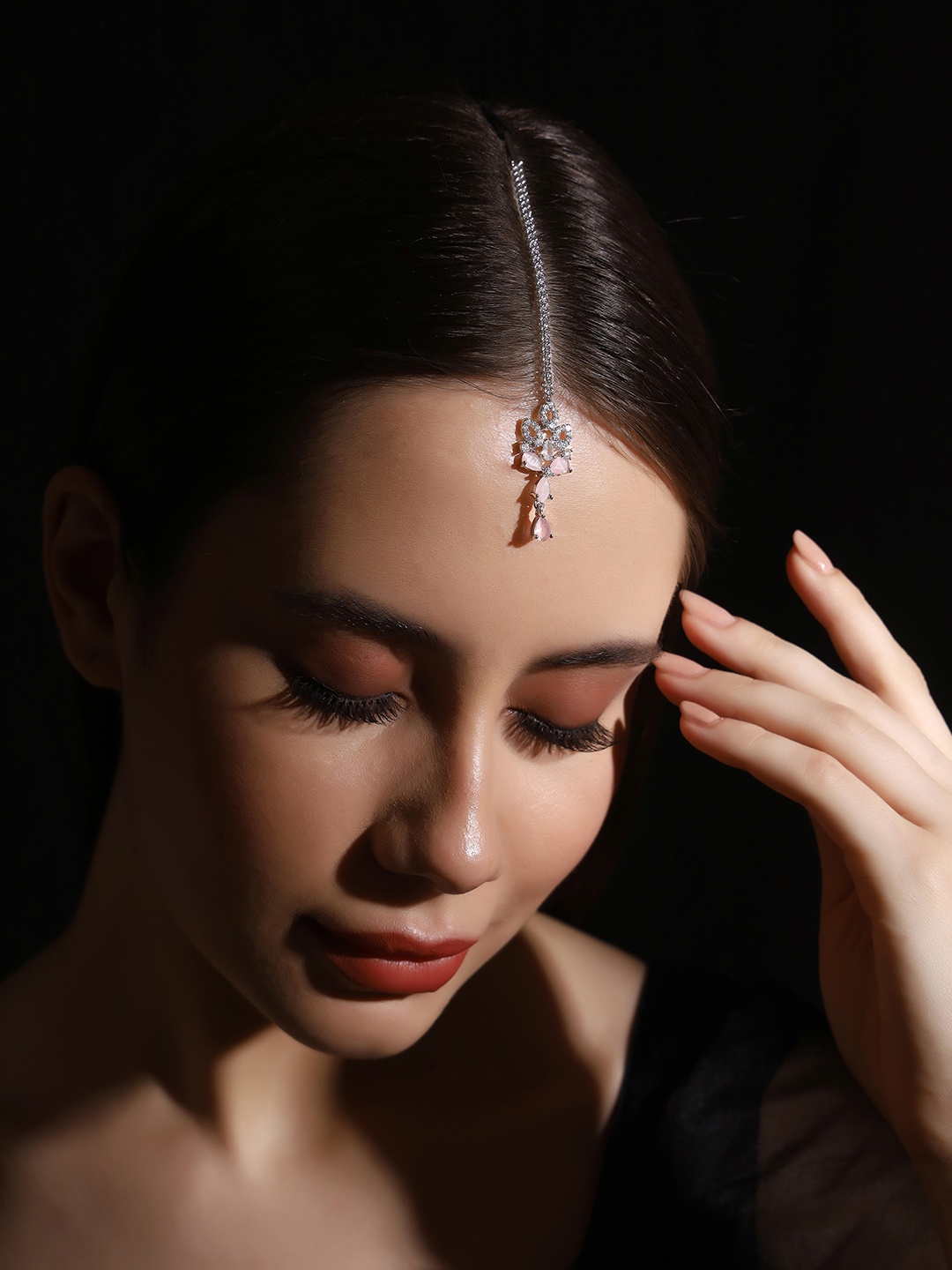 

Priyaasi Silver-Plated American Diamonds Studded Maang Tikka, Peach