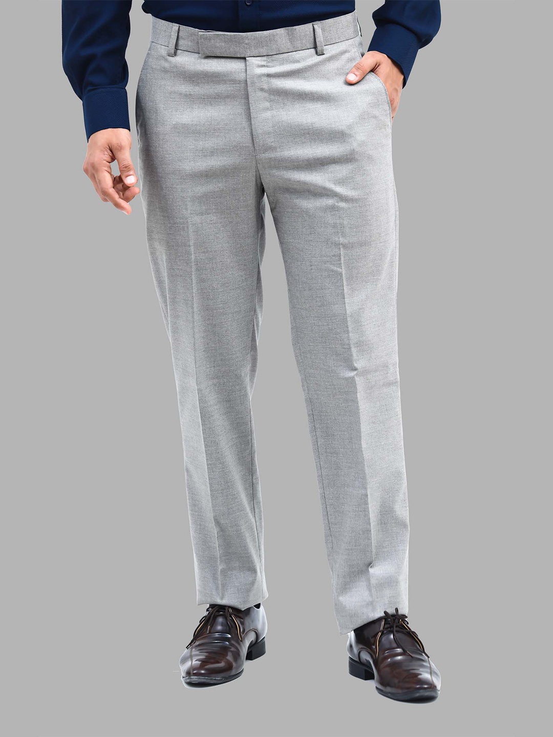 

BLUEBIRD Men Textured Relaxed Wrinkle Free Mid-Rise Formal Trousers, Grey