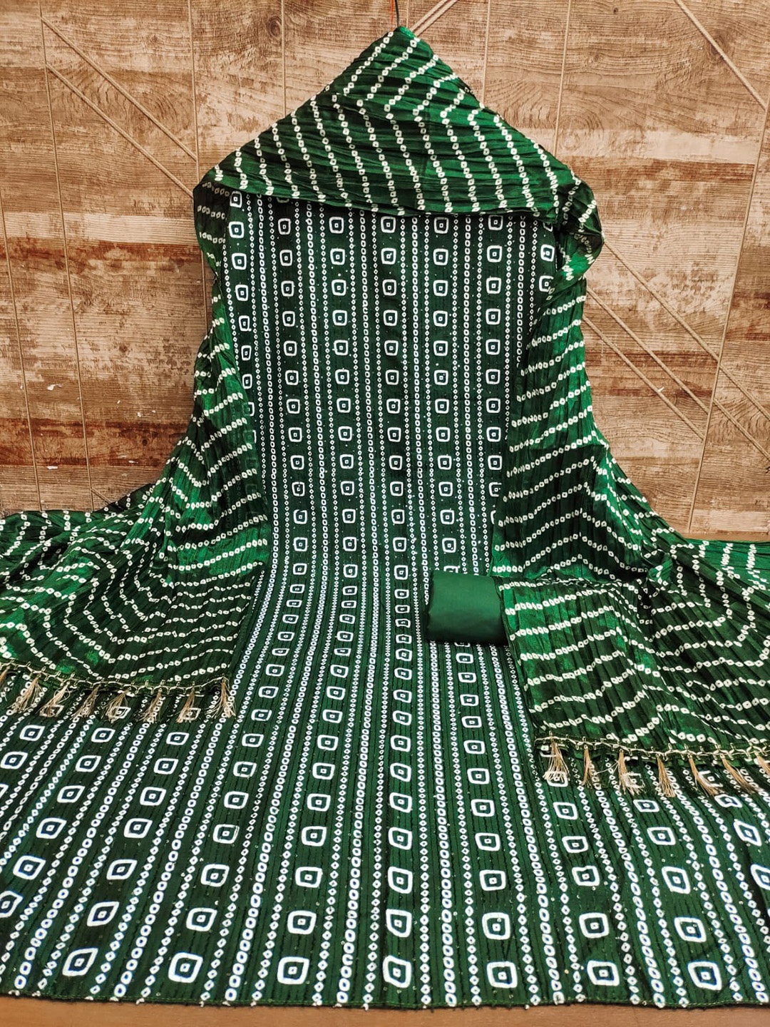 

ZEEPKART Bandhani Printed Dress Material, Green