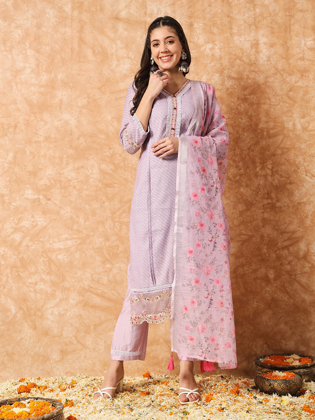 

J.KANJI Striped Regular Thread Work Kurta with Trousers & Dupatta, Lavender