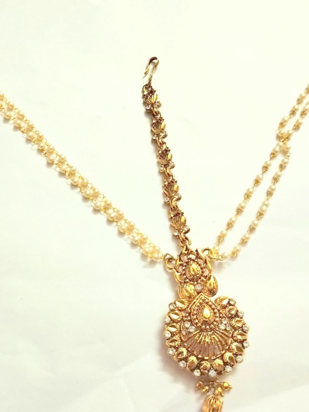 

Runjhun Gold Plated Kundan Studded & Pearls Beaded Maatha Patti