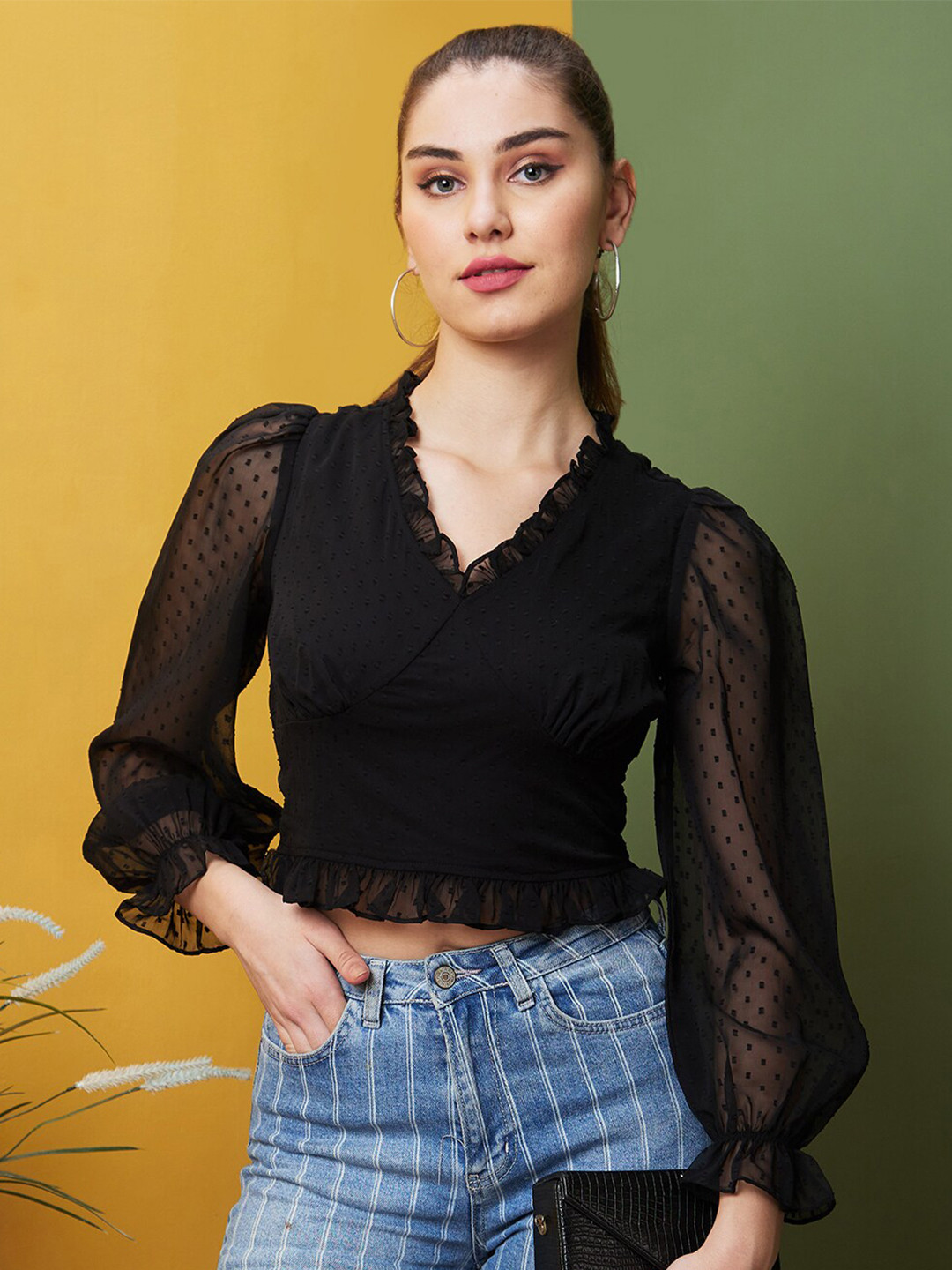 

Globus Women Black Casual V-Neck Crop Top