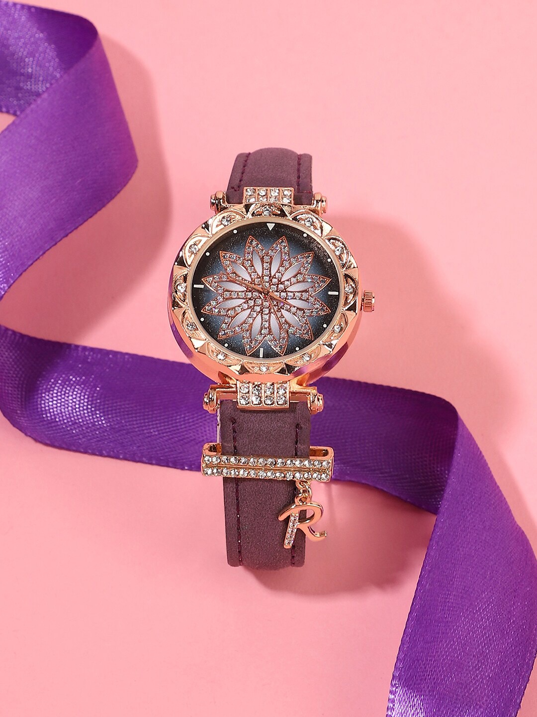 

HAUTE SAUCE by Campus Sutra Women Analogue Watch With R Initial Charm AW23_HSCW5147, Purple