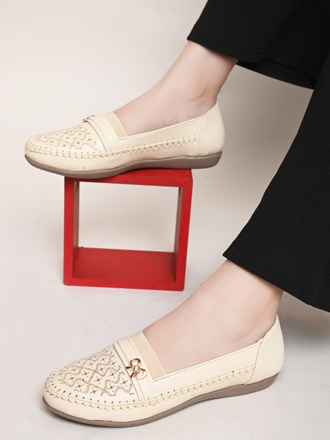 

XE Looks Textured Embellished Round Toe Ballerinas, Cream