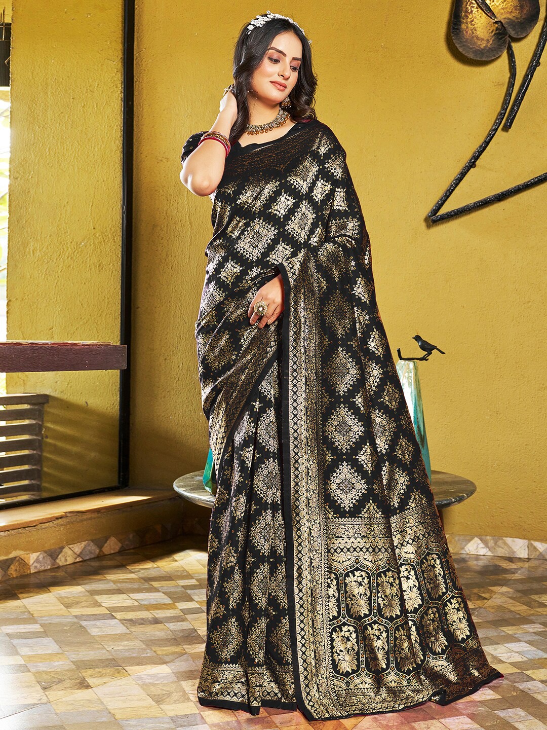 

SIRIL Woven Design Zari Art Silk Saree, Black