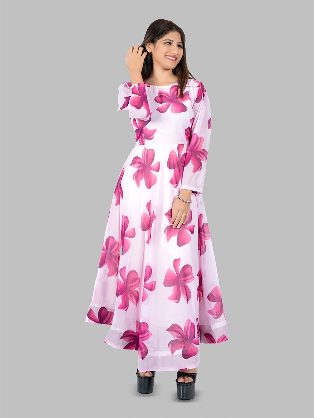 

N N ENTERPRISE Women Pink Floral Printed Regular Anarkali Kurta With Trousers & Dupatta