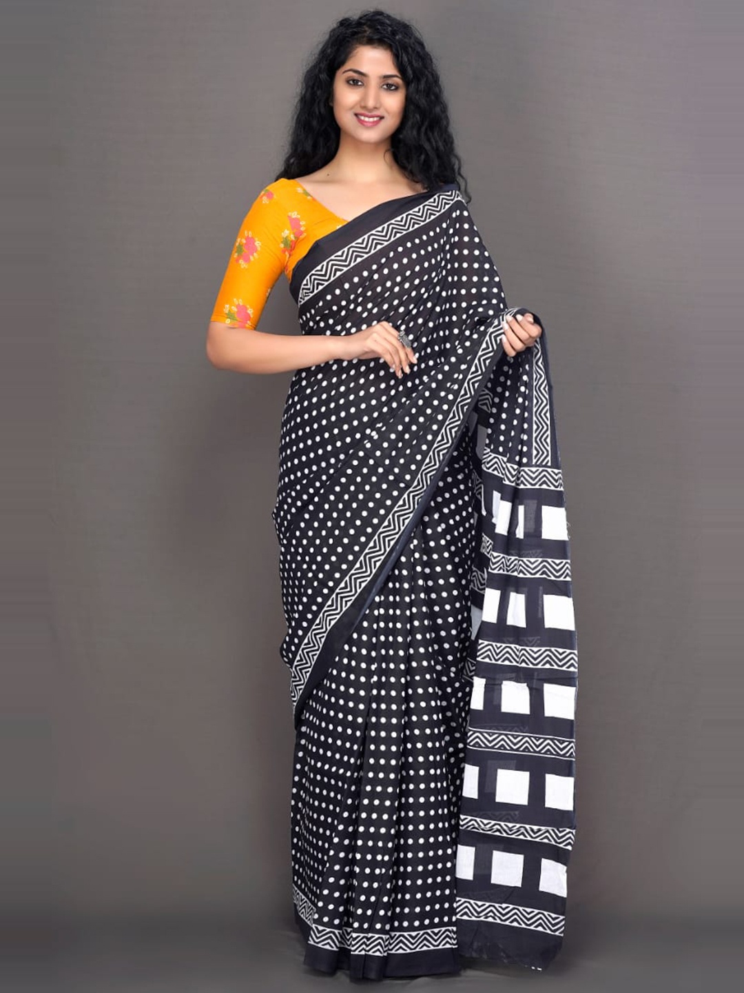 

clothonus Polka Dot Pure Cotton Ikat Saree, Black