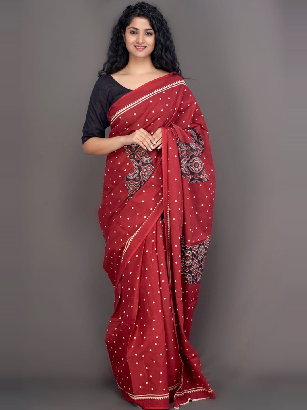 

clothonus Ethnic Motifs Printed Pure Cotton Block Print Saree, Maroon