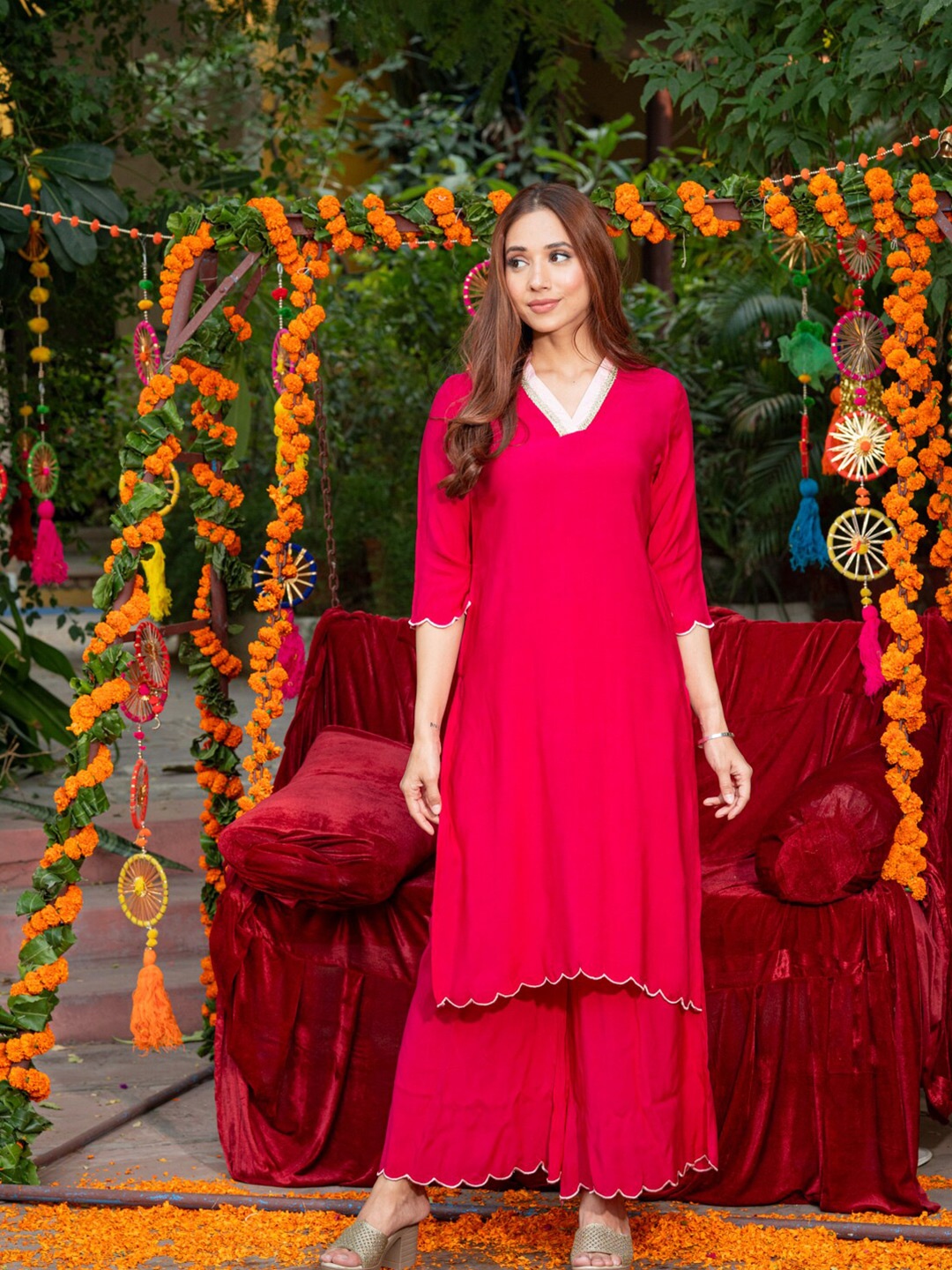 

Ambraee Ethnic Straight Kurta With Palazzos, Red