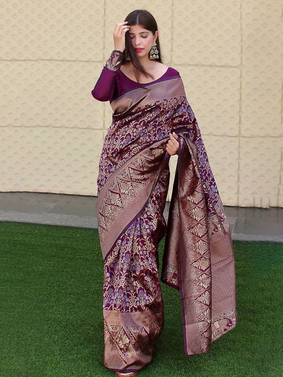 

RadadiyaTRD Woven Design Zari Silk Cotton Kanjeevaram Saree, Magenta