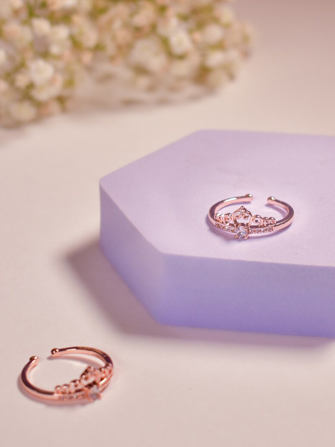 

SALTY Stone-Studded Lustrous Lullaby Finger Ring, Gold