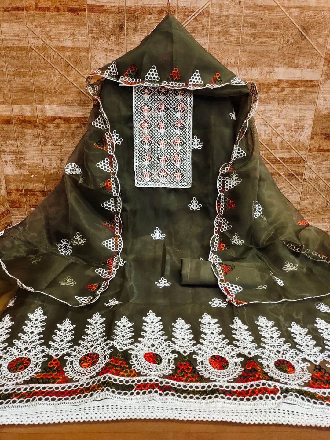 

ZEEPKART Embroidered Organza Unstitched Dress Material, Green