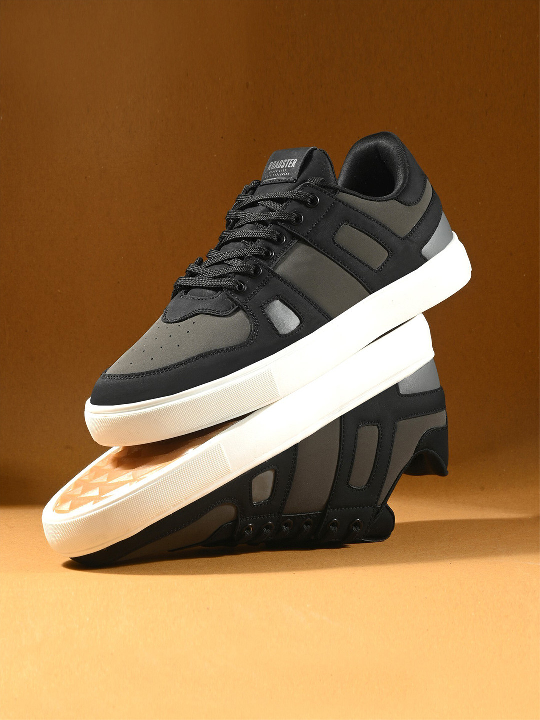 

The Roadster Lifestyle Co. Men Grey Textured Contrast Sole Lace-Ups Sneakers