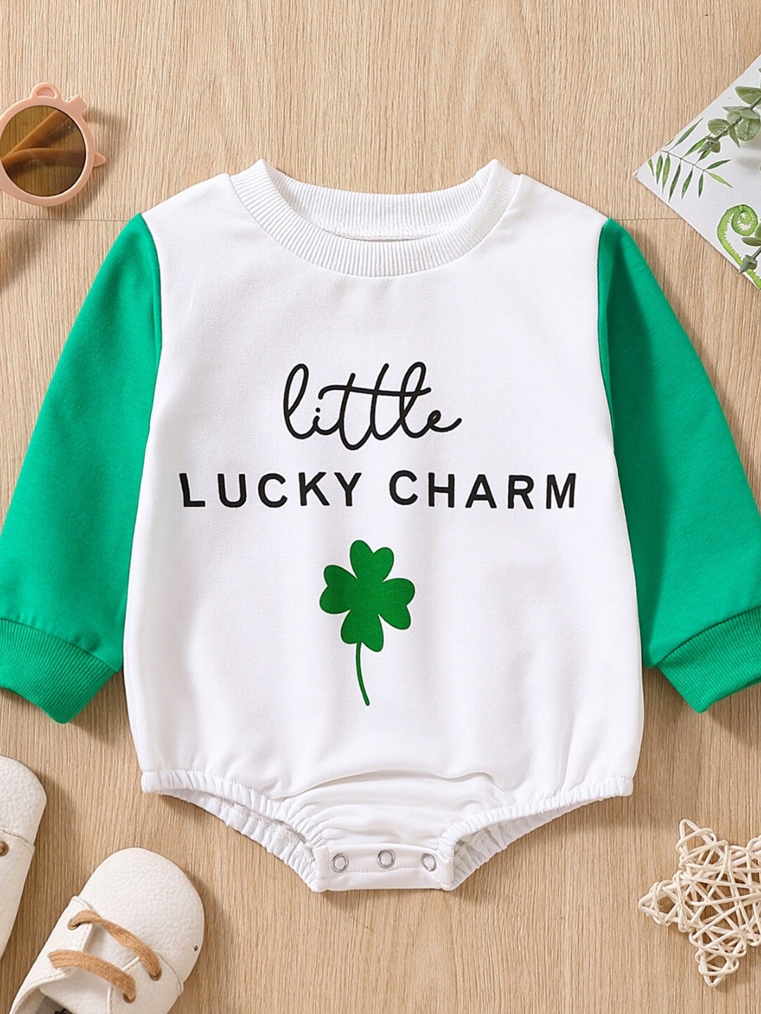 

StyleCast Infant Girls Printed Long Sleeves Bodysuit, Green