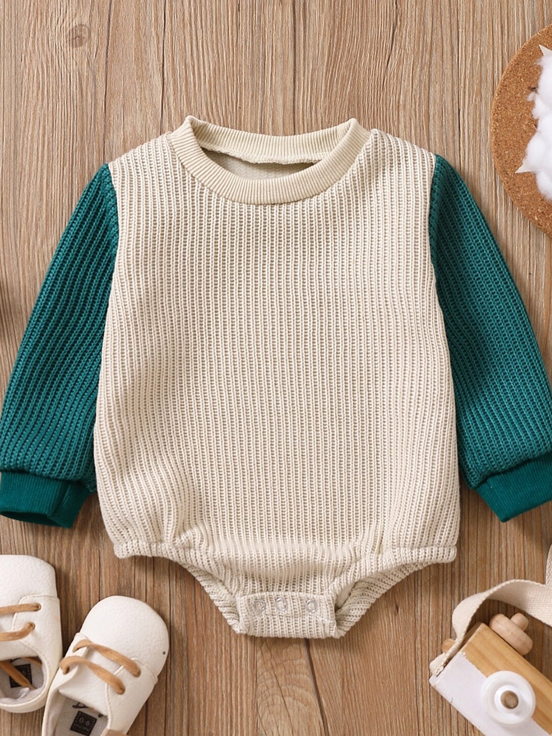 

StyleCast Infants Girls Beige & Green Colourblocked Rompers