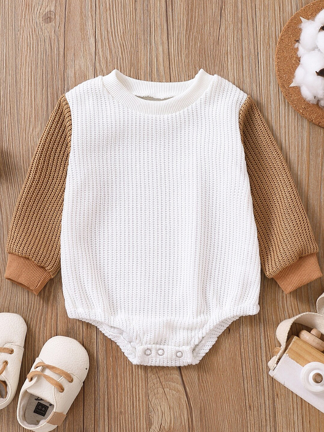 

StyleCast Infant Girls Self Design Long Sleeves Bodysuit, Brown