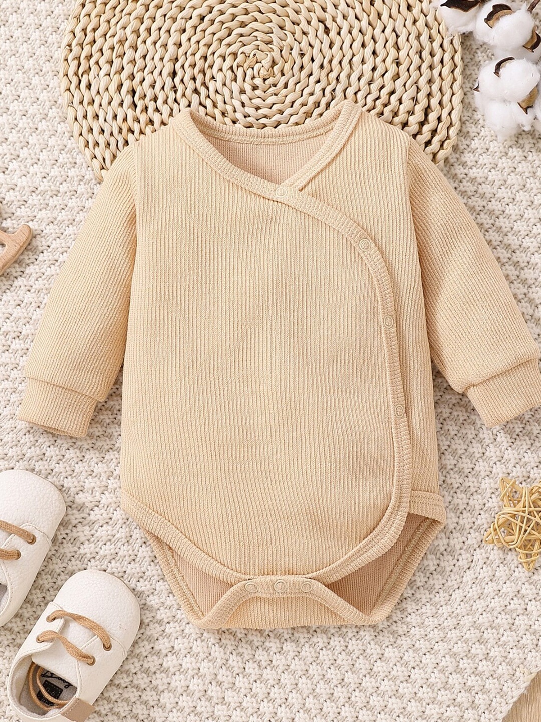 

StyleCast Infant Girls Self Design Long Sleeves Bodysuit, Khaki