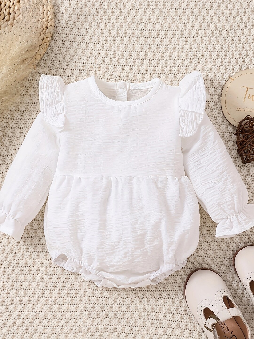 

StyleCast Infant Girls White Round Neck Bodysuit