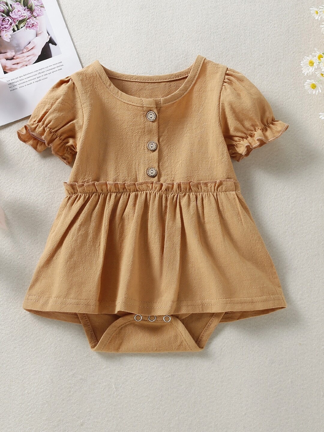 

StyleCast Infant Girls Round Neck Short Sleeves Bodysuit, Brown