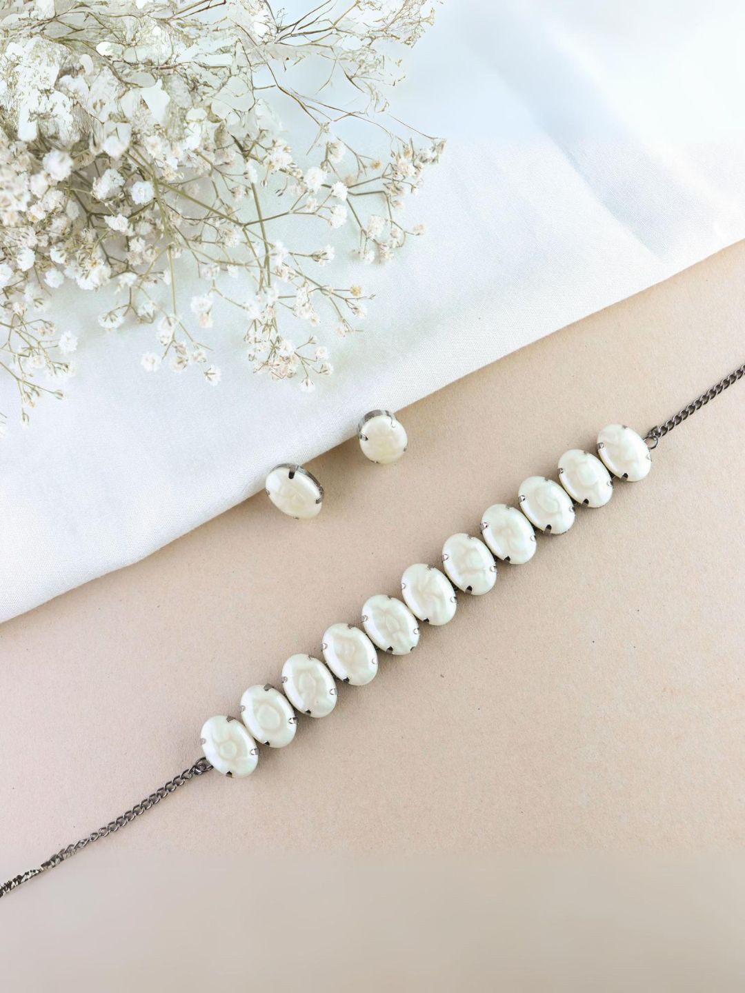 

I Jewels Silver Plated & Beaded Choker Necklace & Earrings
