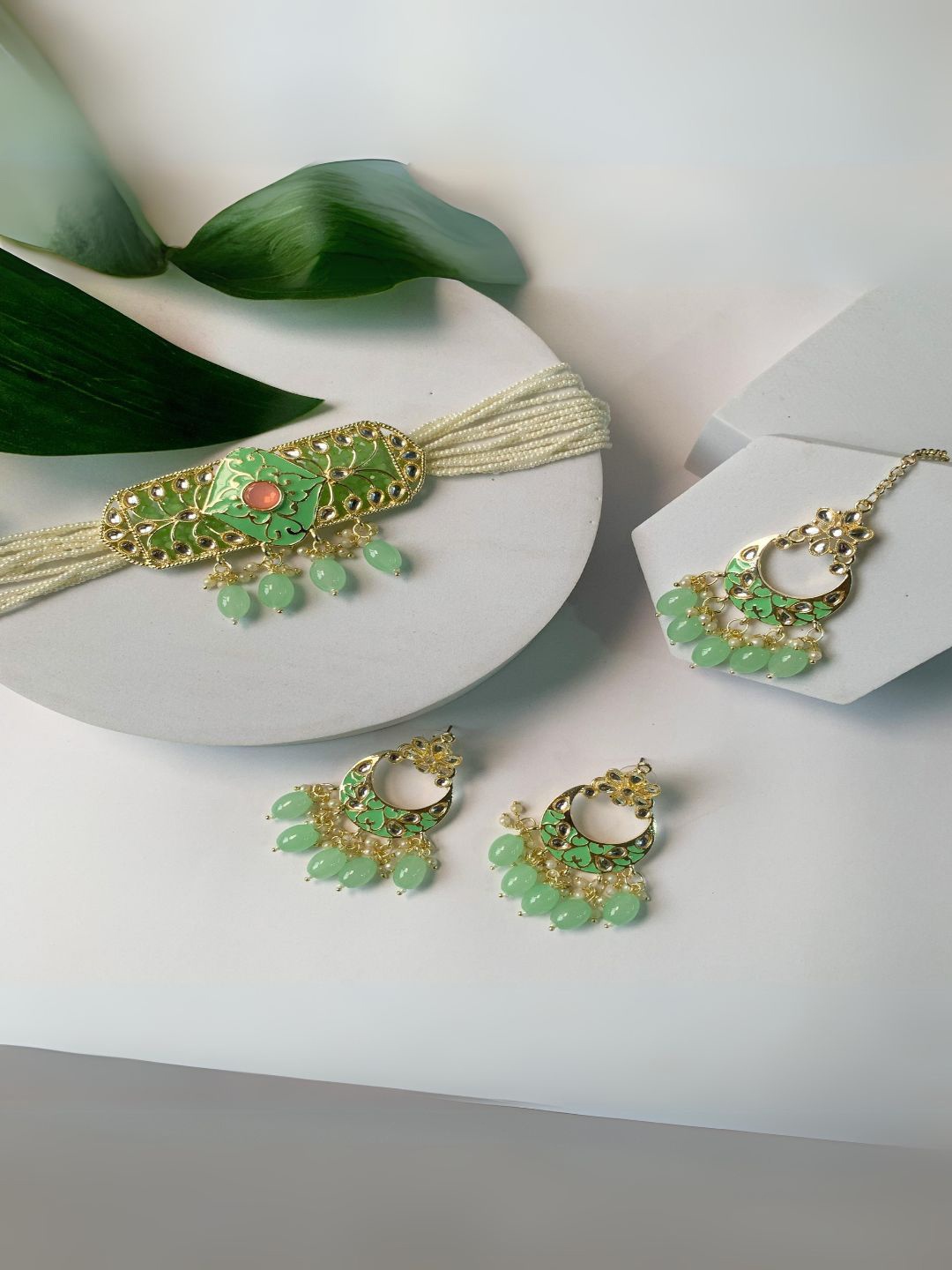 

I Jewels Gold-Plated Kundan-studded & Pearl Beaded Jewellery Set