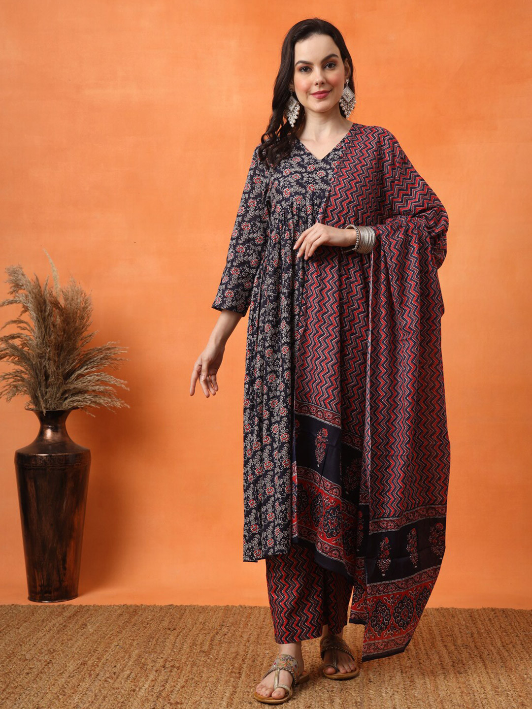 

Anouk Floral Printed V Neck Pure Cotton Kurta with Trouser & Dupatta, Black