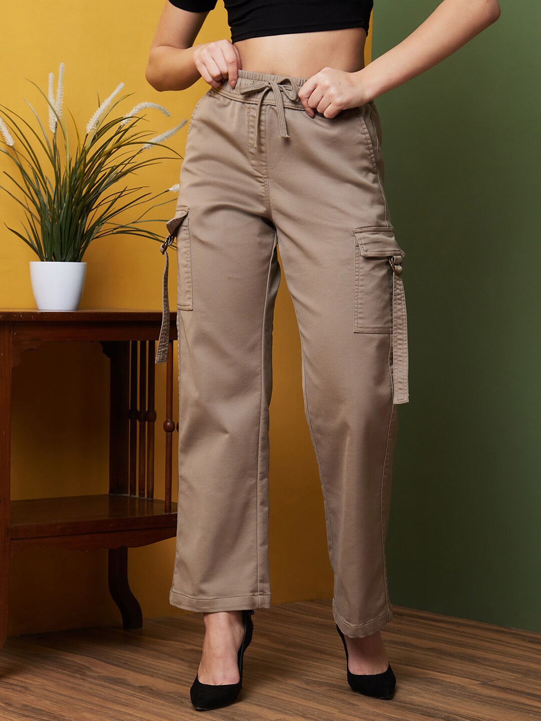 

Globus Mid Rise Straight Fit Cargo Trouser, Beige