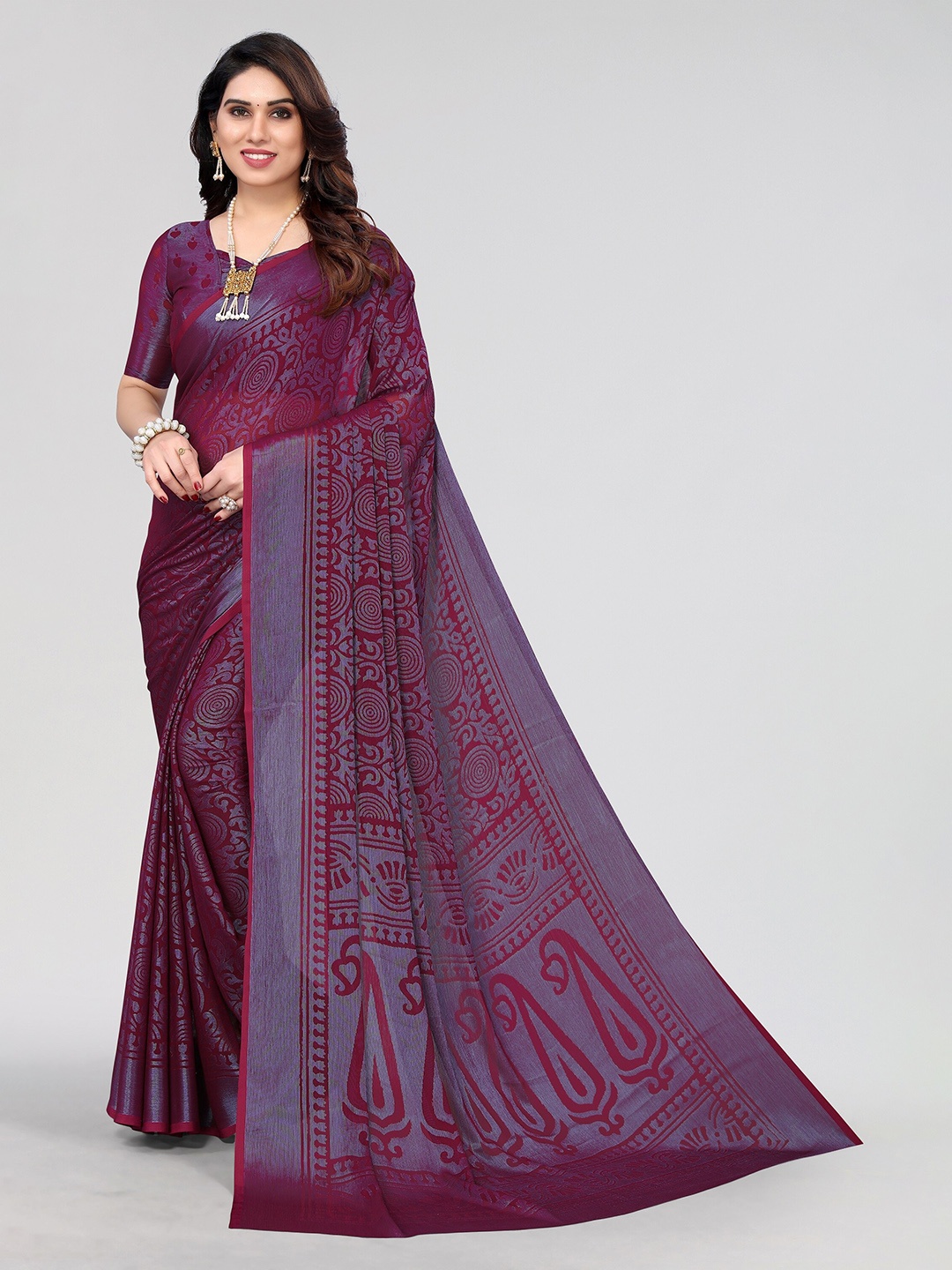 

Vivostav Designer Floral Printed Saree, Magenta