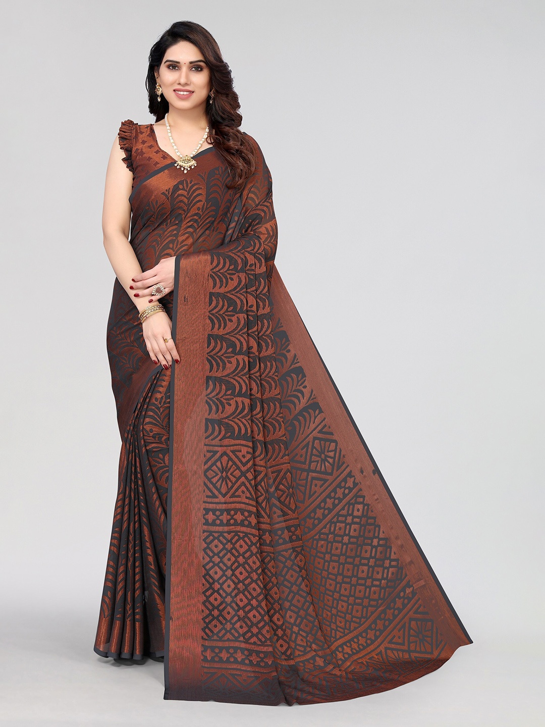 

Vivostav Designer Geometric Printed Saree, Grey