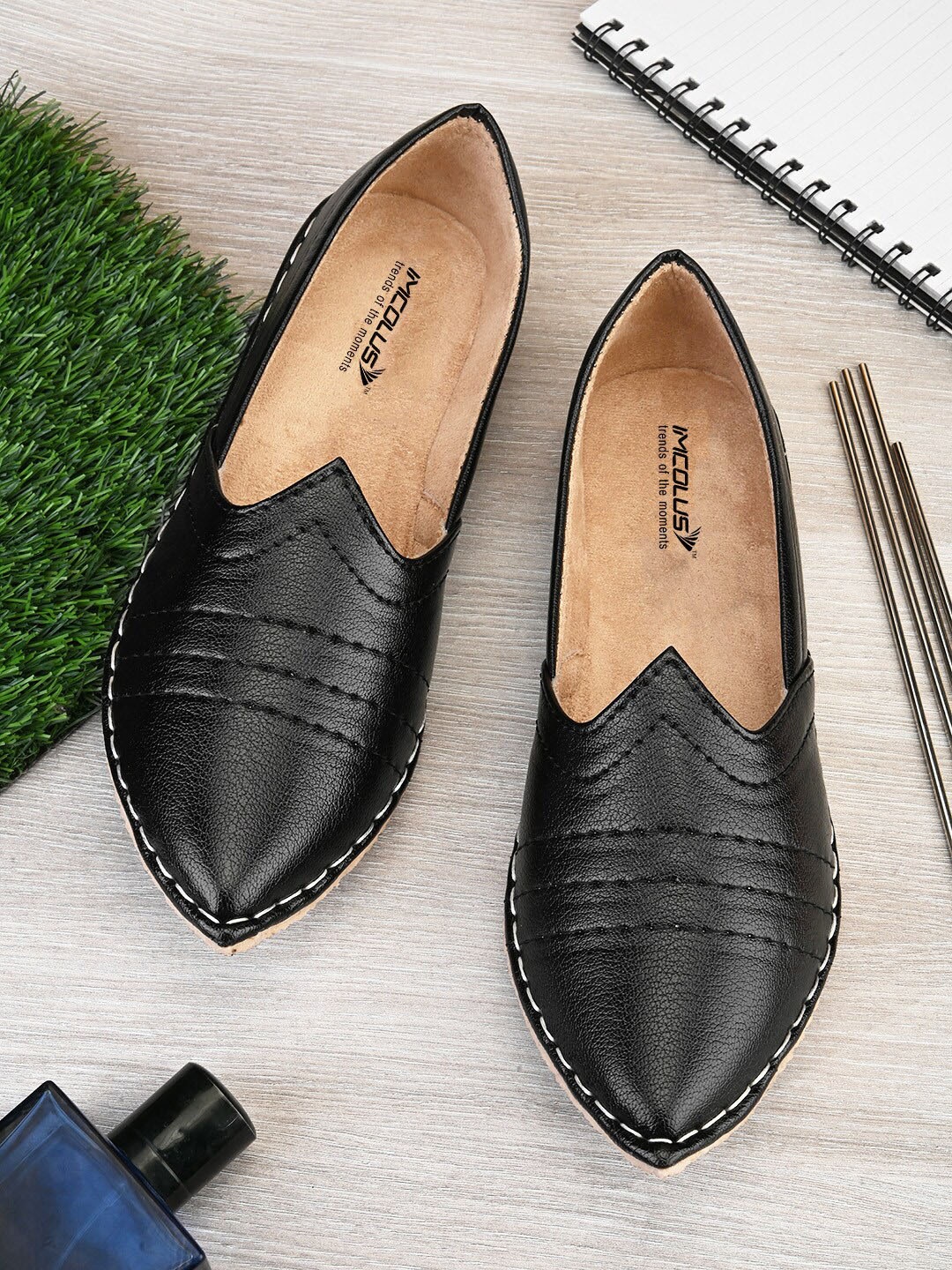 

IMCOLUS Men Textured Pointed Toe Espadrilles, Black
