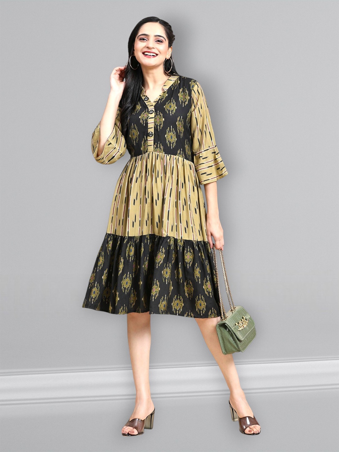

Growish Ethnic Motifs Print Bell Sleeve A-Line Dress, Green