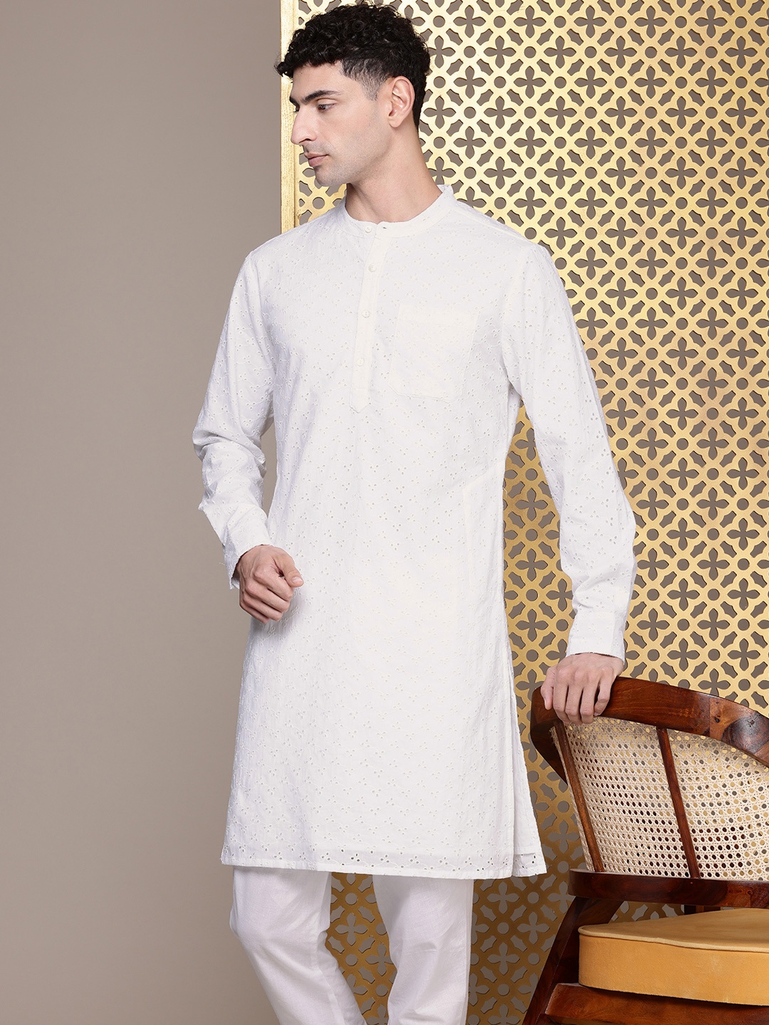 

House of Pataudi Men Embroidered Jashn Pure Cotton Kurta with Churidar, White